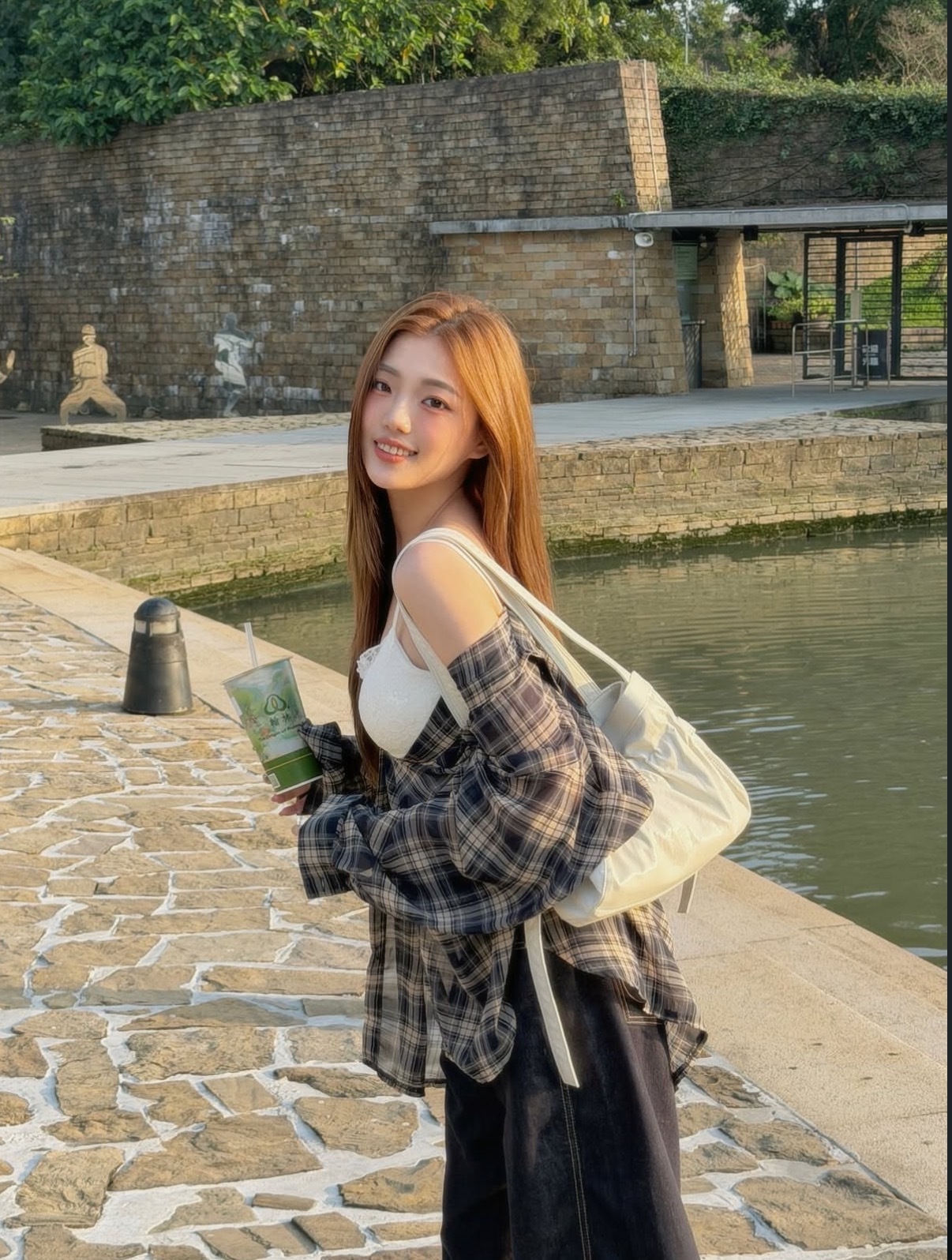 台媒曝曾敬骅恋情，女方是网红罗念。报道视频中，罗念与友人一同回到曾敬骅住处，但是