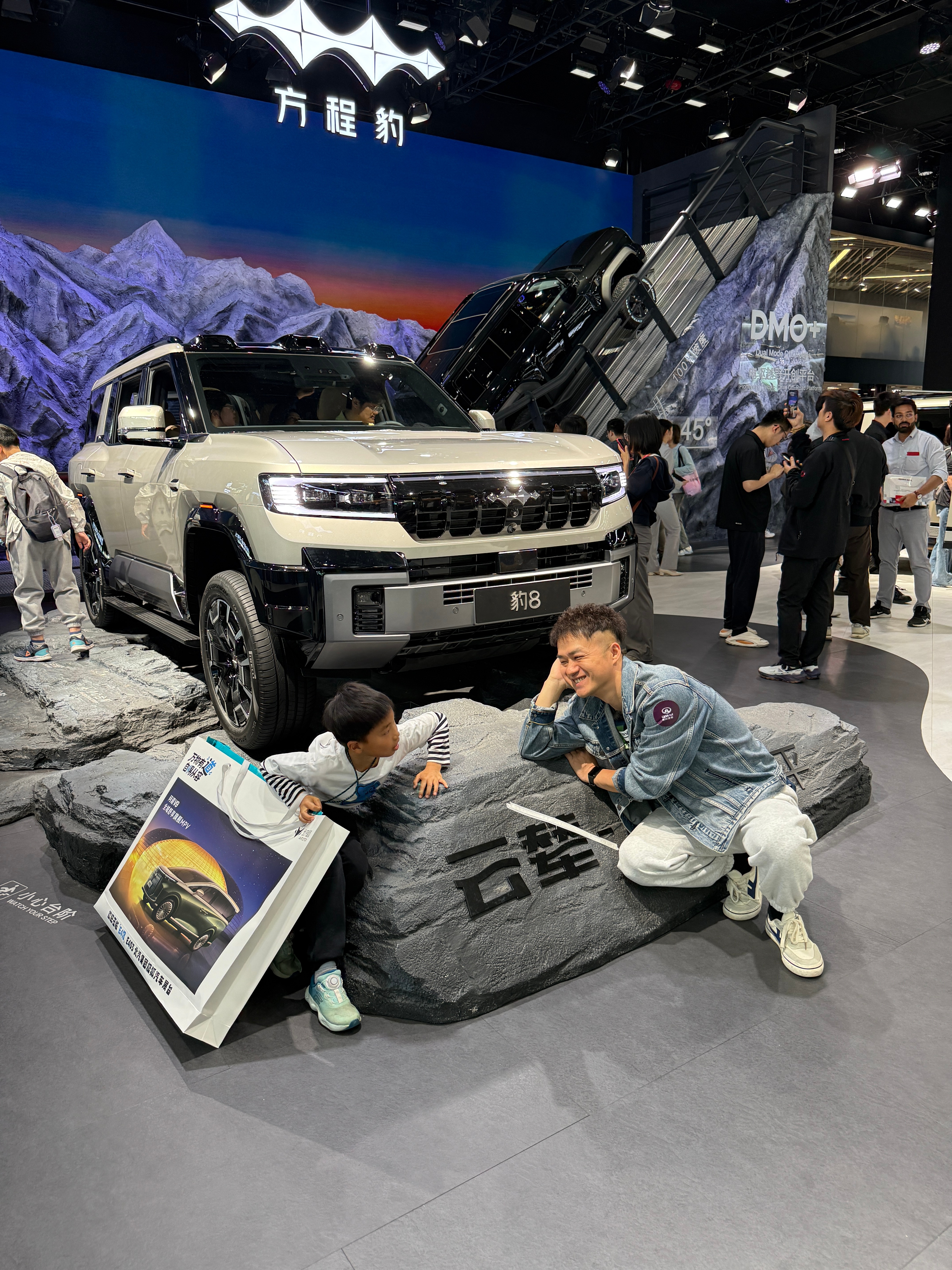 悄悄潜入迪营，主要奔着腾势Z来的，好奇纽北圈速，据说很快。实车造型雀食不错，看着