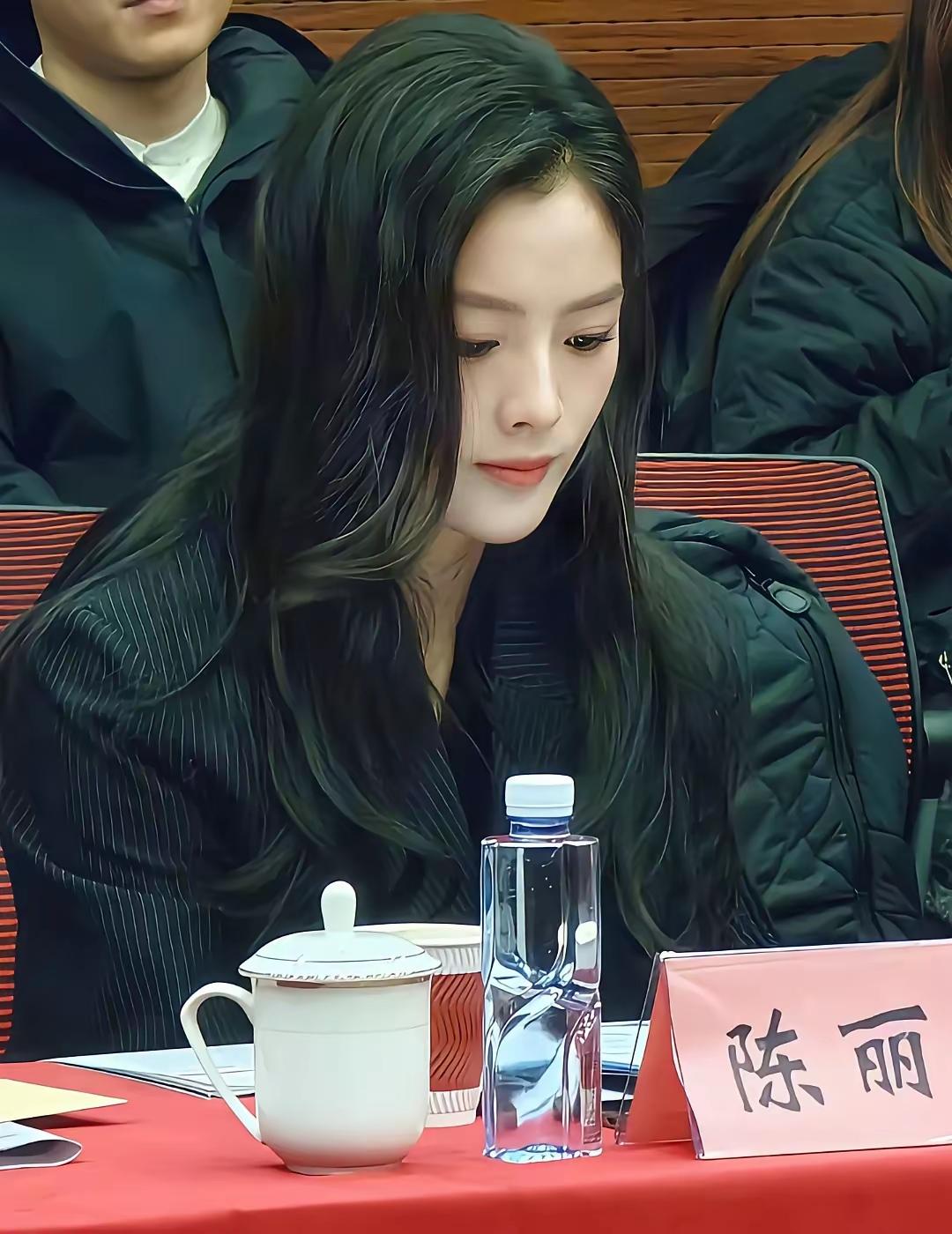 陈丽君李云霄真的好登对啊。
吴京的镖人能够成功，
陈丽君李云霄的分量绝对不小，