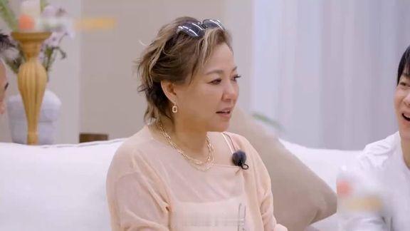 听完戴军聊起李静早年创业经历，心里瞬间感慨万千。戴军回忆刚创业那几年的李静过得格