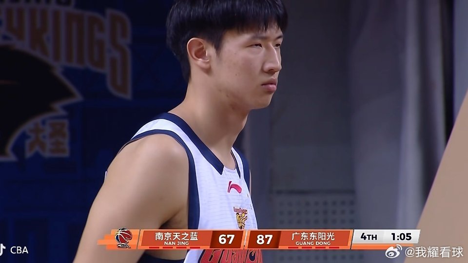 杜锋指导换上全华班鸣金收兵了，恭喜广东队轻松战胜南京收获三连胜！南京男篮vs广东