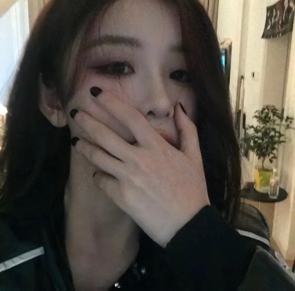 周诗雨：没有掌握侄女拍照姿势的义务