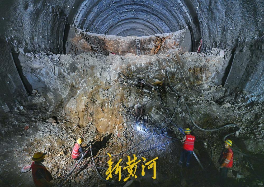 潍（坊）至宿（迁）高铁至青岛连接线是国家“八纵八横”高铁网中京沪高铁辅助通道与沿