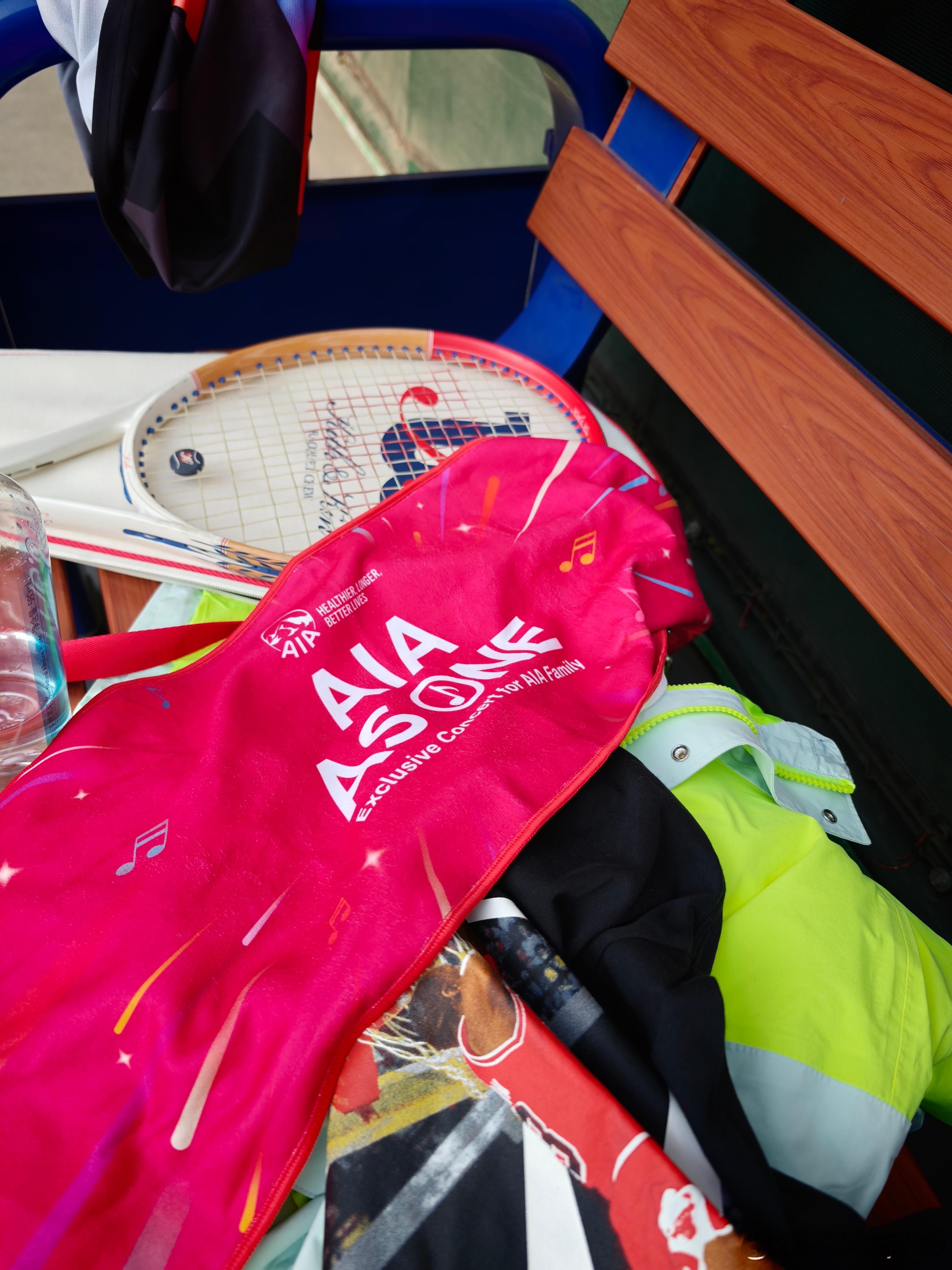 近期的周末，都是网球的节奏～而不停地差旅期间，最重要的，也是节奏…mood 广州