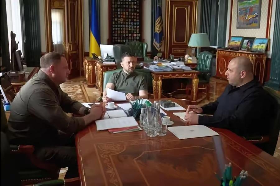 ​临危受命！乌克兰前国防部长乌梅罗夫突然间接到了泽连斯基的任命，他将可能被派往​