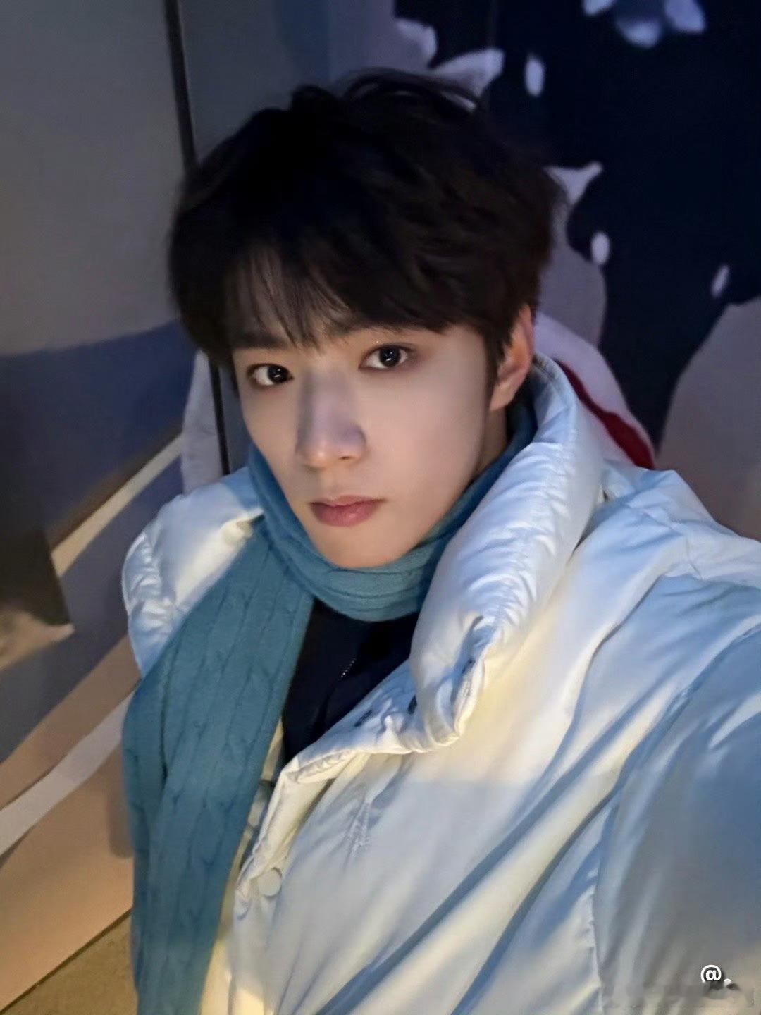 刘耀文发照片证明没受伤刘耀文发照片澄清