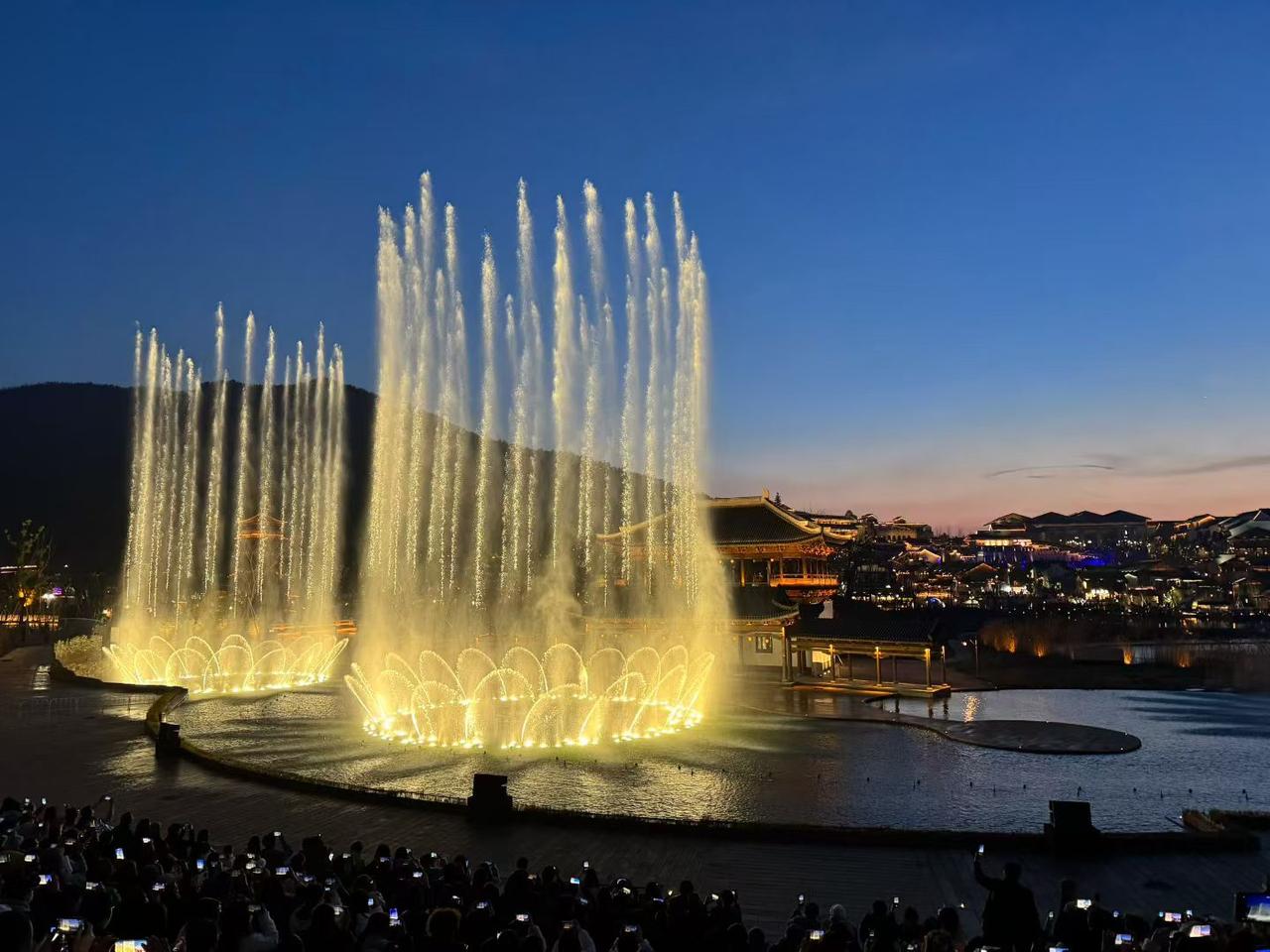 真正能治愈你的，从来不是时间，而是爱与释怀
 
总有人说，时间能治愈一切，不管是