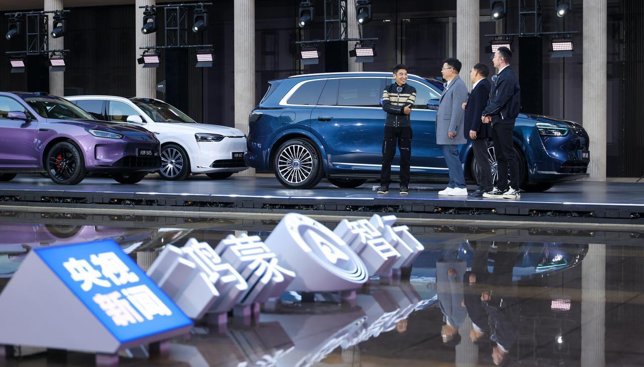 鸿蒙智行凭什么在“价格战”里稳坐高端？答案藏在它的商业模式里
汽车市场太卷了，不