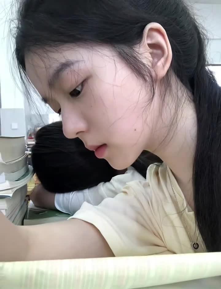 我试着去冷落你 却发现难受的只有自己
