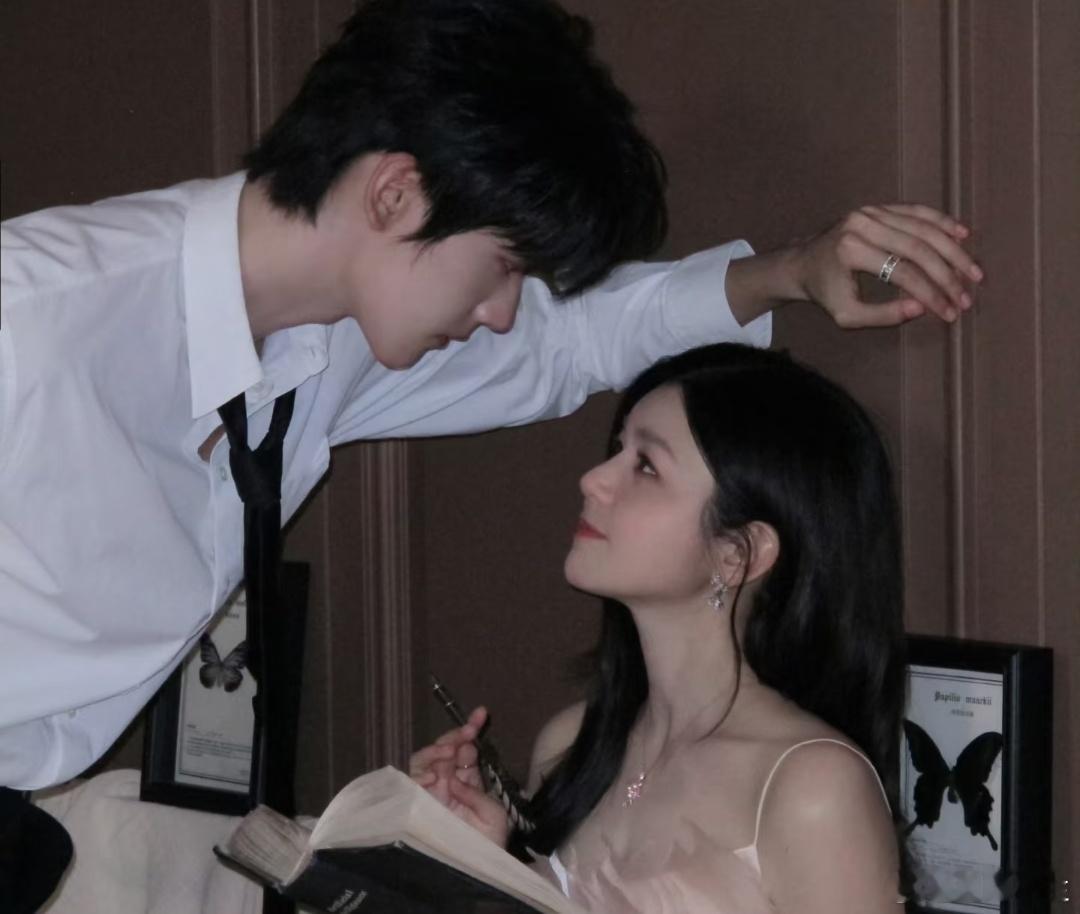 陈妍希周柯宇跟官宣似的是的，就是超甜！年下不叫姐，心思就很野！狙击蝴蝶，简直是2