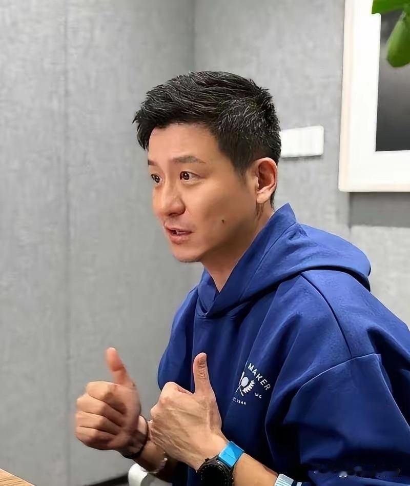 国羽前队长蔡赟，娶花游女神，现任上体副院长
46岁前国羽队长蔡赟，迎娶花样游泳女