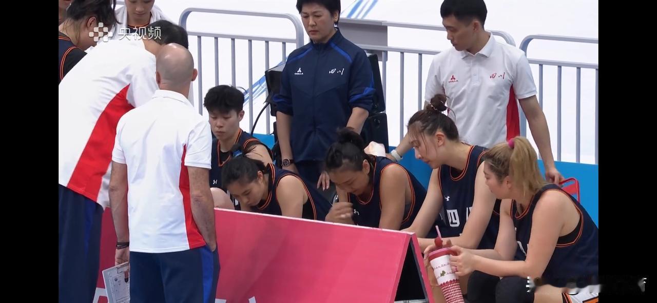 一个赢60分，一个赢42分
从今天半决赛比赛状态来的，四川女篮真不一定能赢广东女