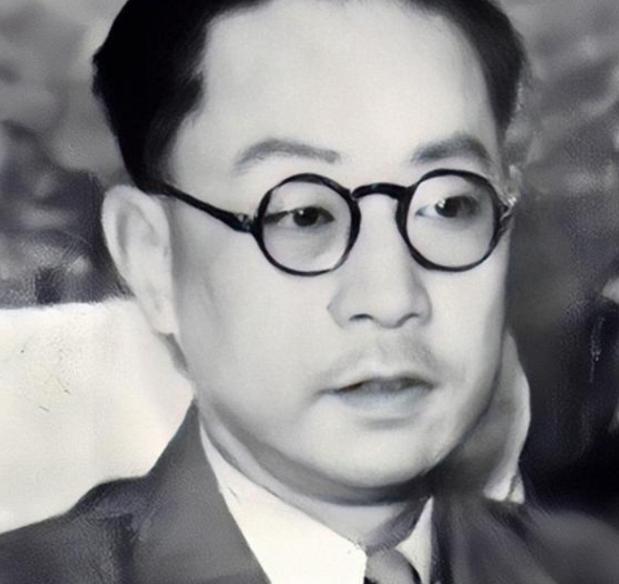 1943年，身中剧毒的李士群痛苦的缩在一起，他跟旁边的人说：“干了一辈子的特务，