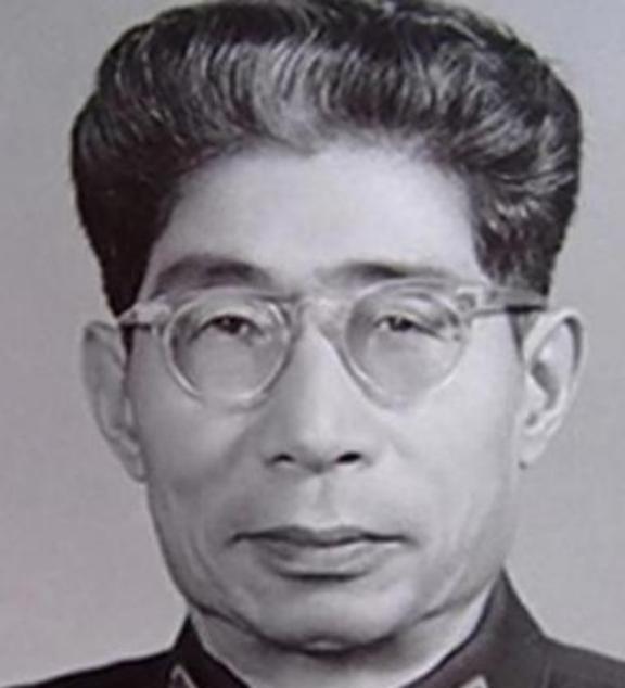 1967年，许世友到北京开会，一开国上将笑着和他打招呼，他理都不理，对方只能尴尬