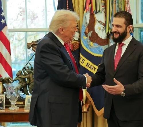 背后捣鬼，据英国路透社消息：特朗普已经对叙利亚过渡政府总统沙拉发出警告，要求他不