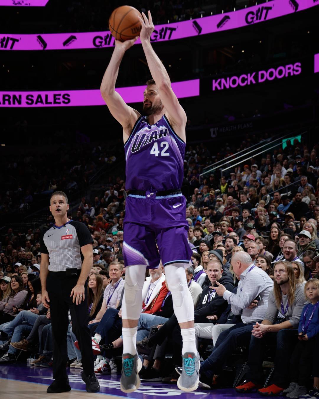 乐福这赛季还能16+16 单场7个前场篮板……油还挺多NBA