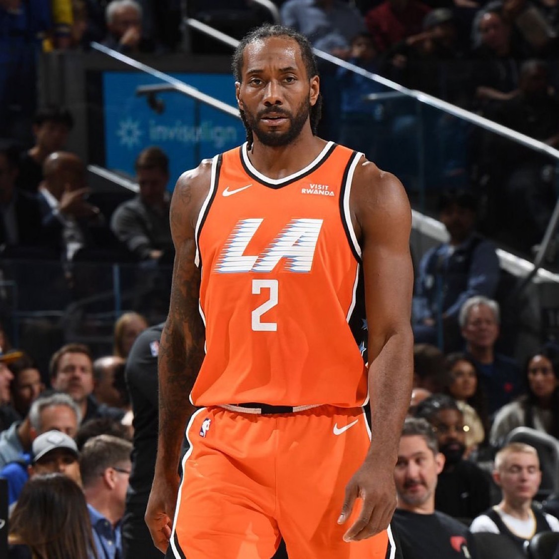 据KevinOConnor报道，莫🐶曾在交易截止日期前试图交易得到科怀·伦纳德