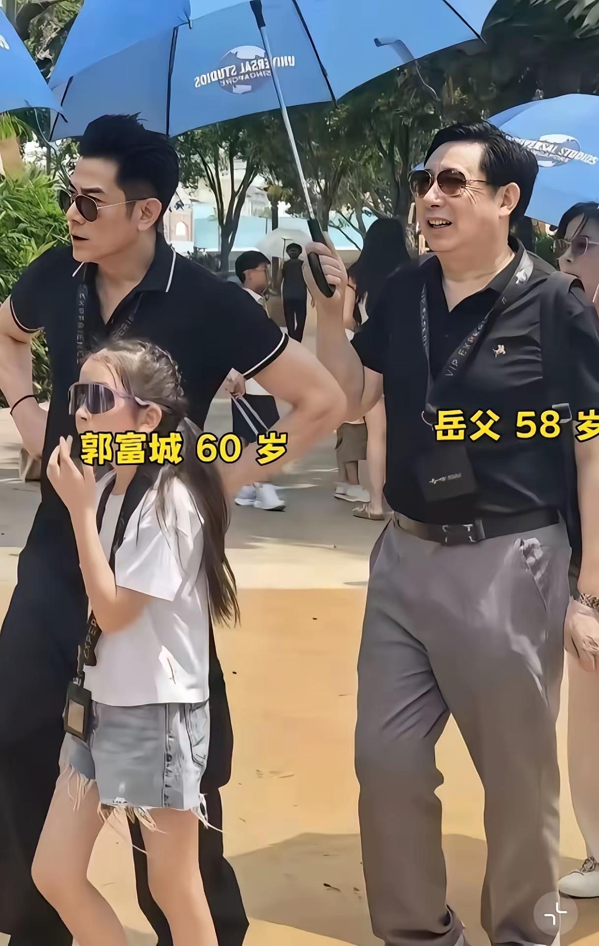 扶上马，送一程
是天下父母的共同心愿。
为了自己的孩子，
父母奉献出拳拳之心。