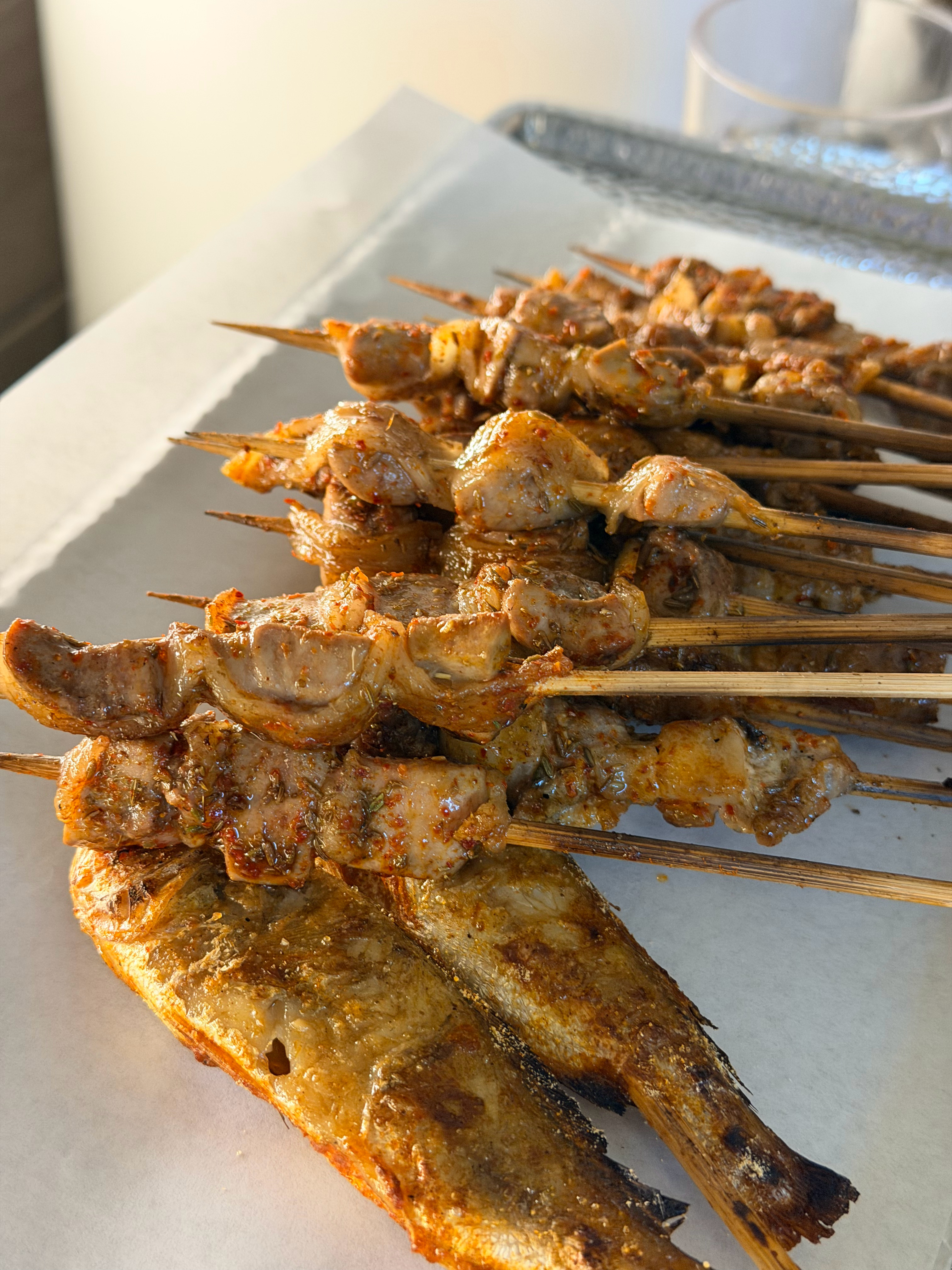 本来要去健身房的，但是有人约烤串，这能拒绝吗？吃完之后该干点啥？ 