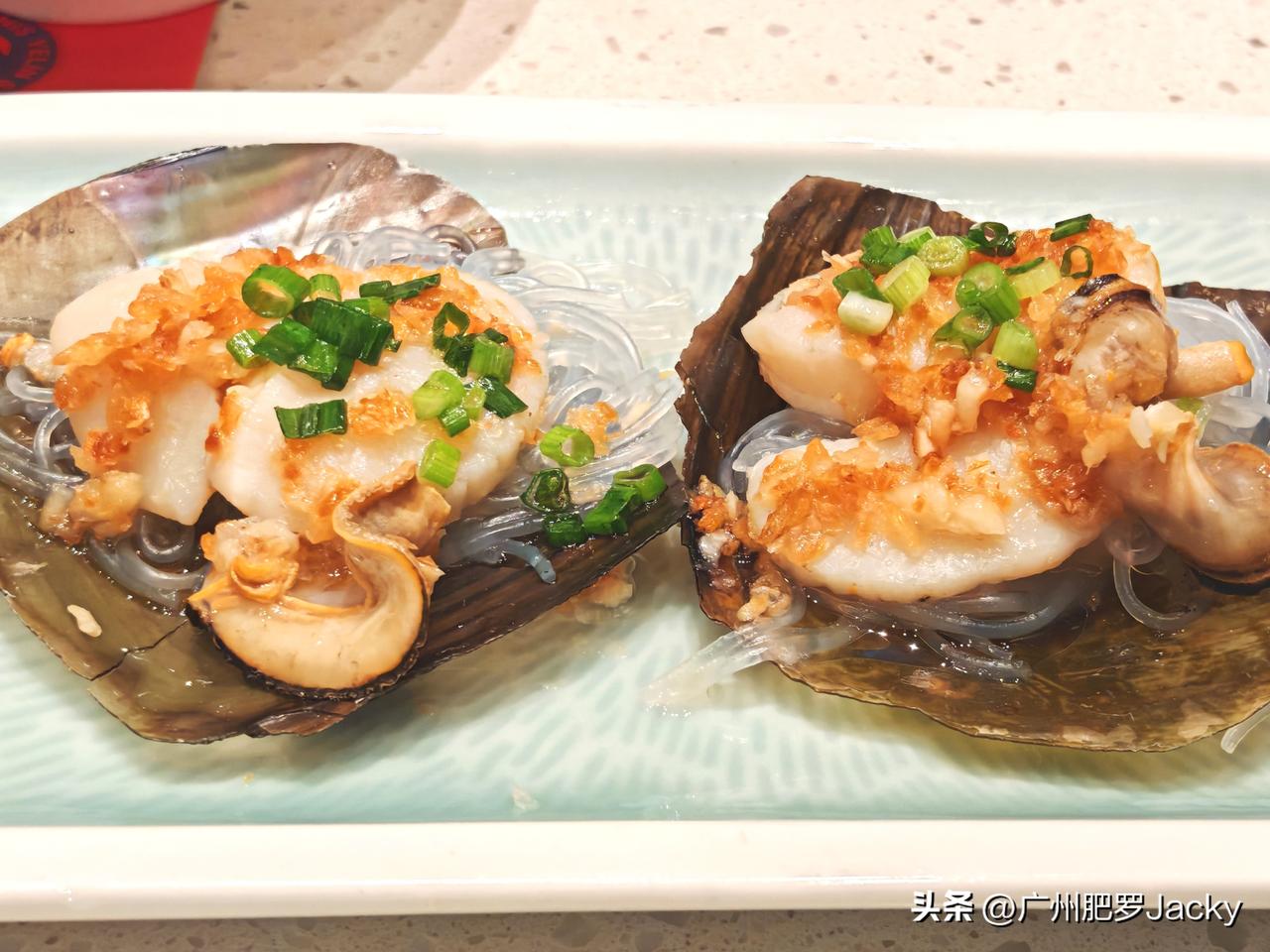 随便吃点，海鲜品种丰俭由人，份量选择也很贴心，连青菜都有例牌和半例。如此这般，想