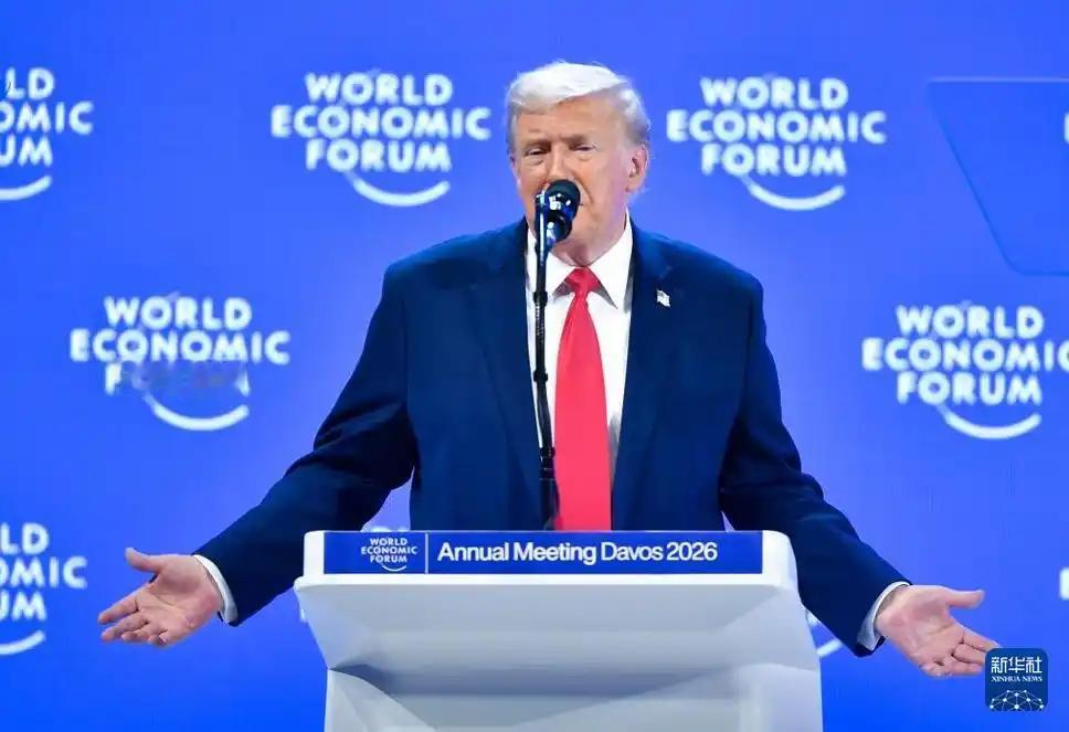 特朗普能当总统，原因还挺多。从经济方面看，当时美国中产阶级发展停滞，还有经济放缓