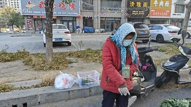 营口鲅鱼圈昨天格外的冷，加上我有10年没有买衣服了，这些年又到处漂泊，所以衣服散