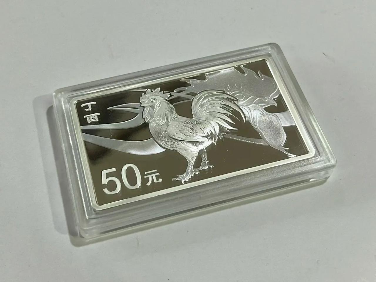 这个150克纪念银章，发行后就跌了，后来低点在1400左右买了几个，后来一直不涨