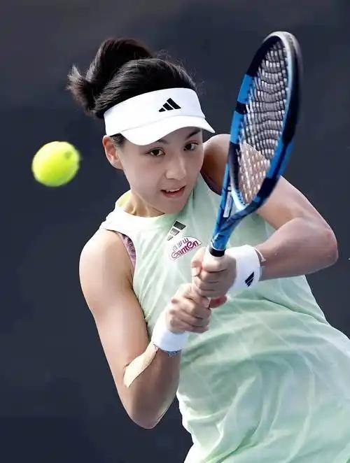 为什么国内很多人不愿意承认白人女性的美呢？
国内很多人不愿意承认白人女性的美，主