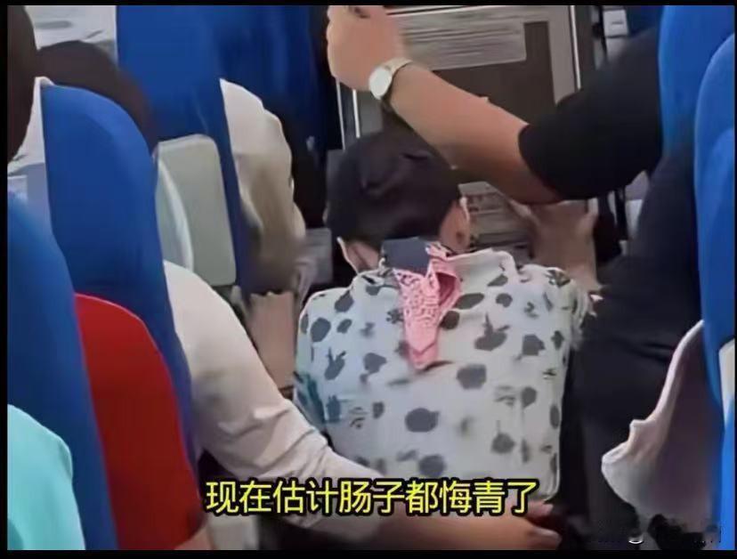 东航干得漂亮！

某些人真把自己当大爷了，以为坐飞机就是包了大长今的地儿了，真是
