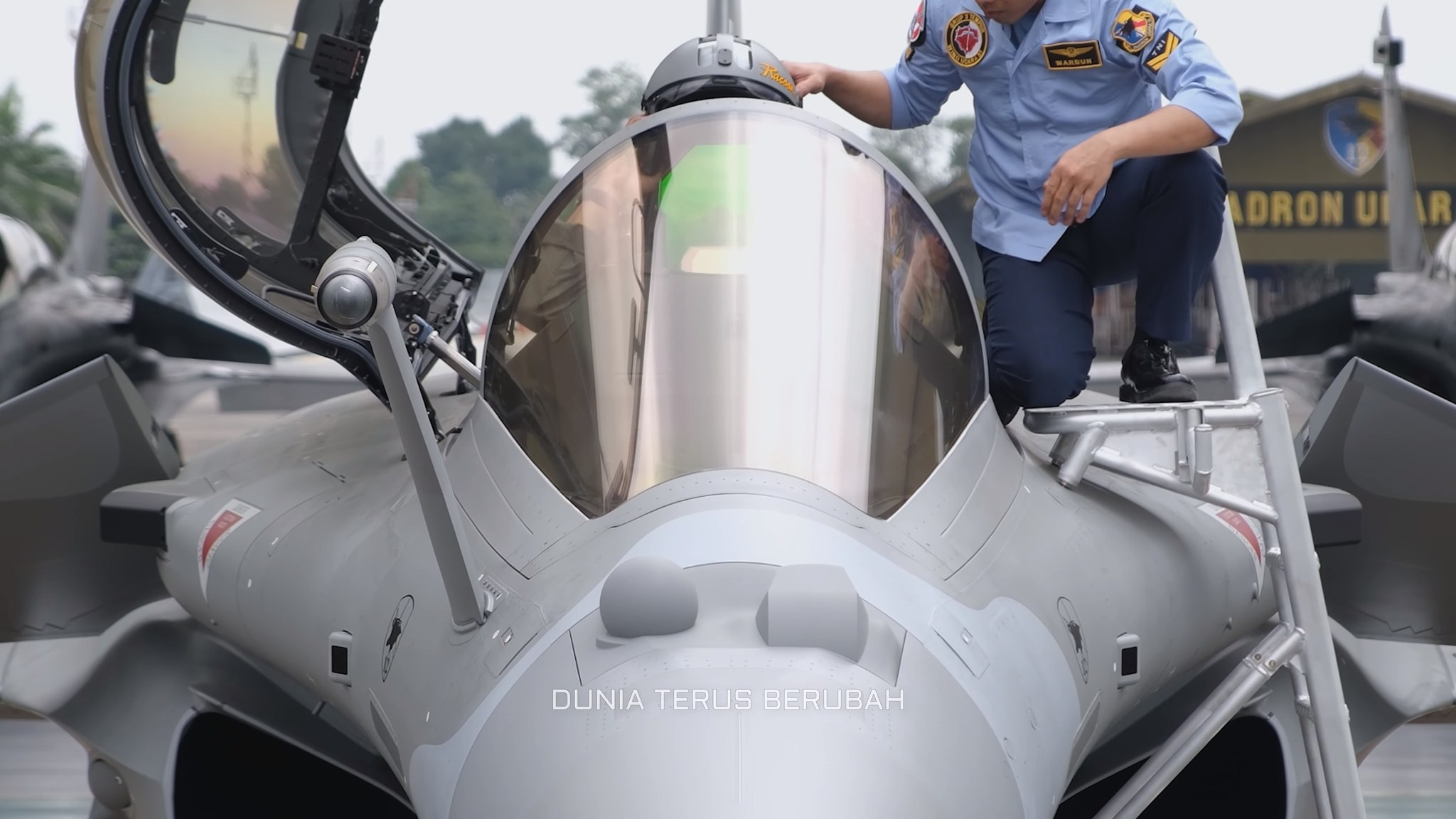 交付印尼空军第6联队第12中队的阵风B战斗机，原装备鹰式教练机。驻地在鲁斯敏・努