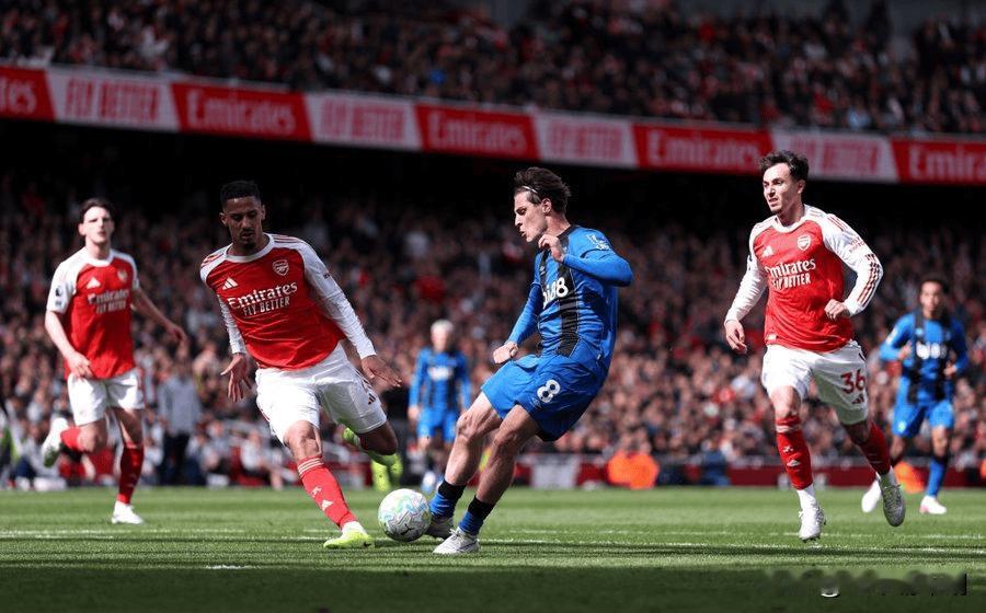 阿森纳主场再遭伯恩茅斯击败！连续两赛季主场不敌对手
 
4月11日消息，本轮英超