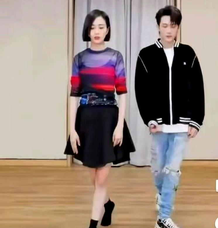 （空一行）
檀健次和佟丽娅站一起，中间那道15厘米的鸿沟，把174的官方数据彻底