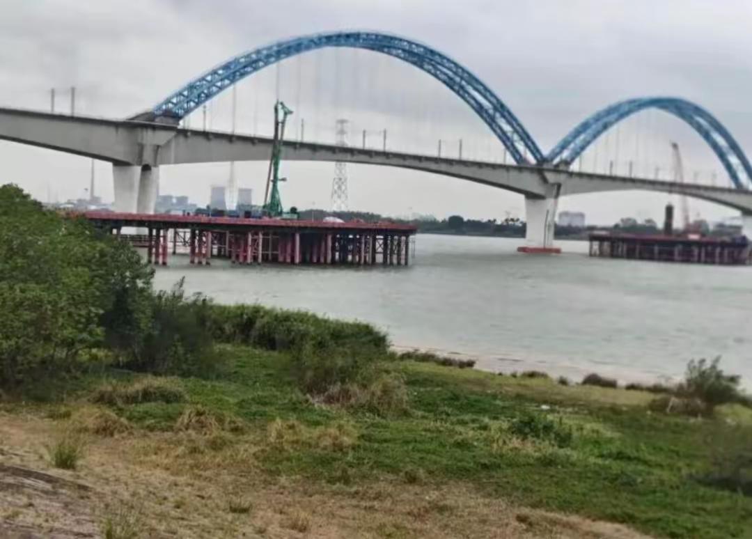 汽车坠江谁之过？官方通报“汽车坠江一家五口遇难”：排除生产安全事故，属意外事件。