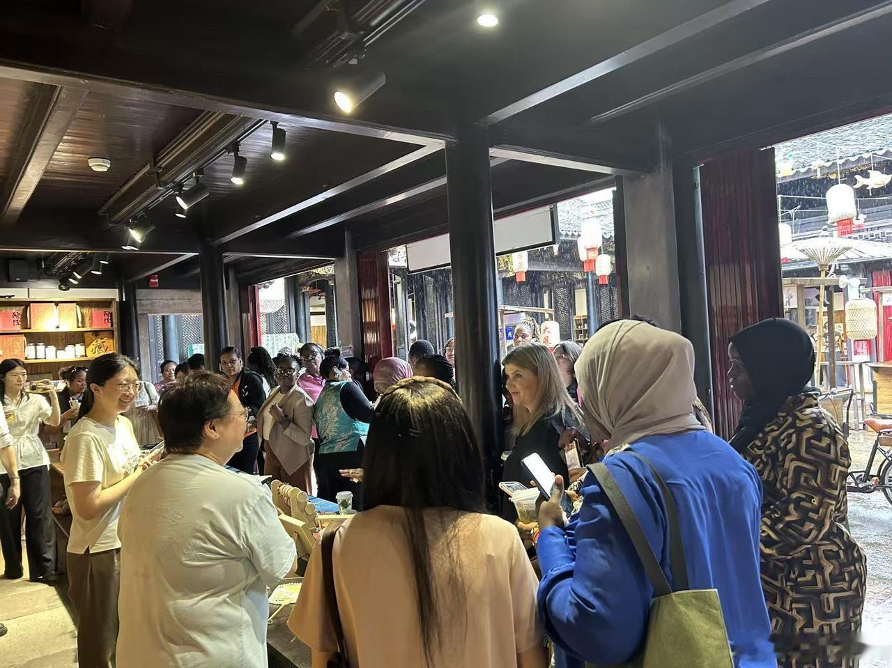 她们从远方来在宁波成为我们 6月30日至7月4日，来自11个国家和国际组织的29