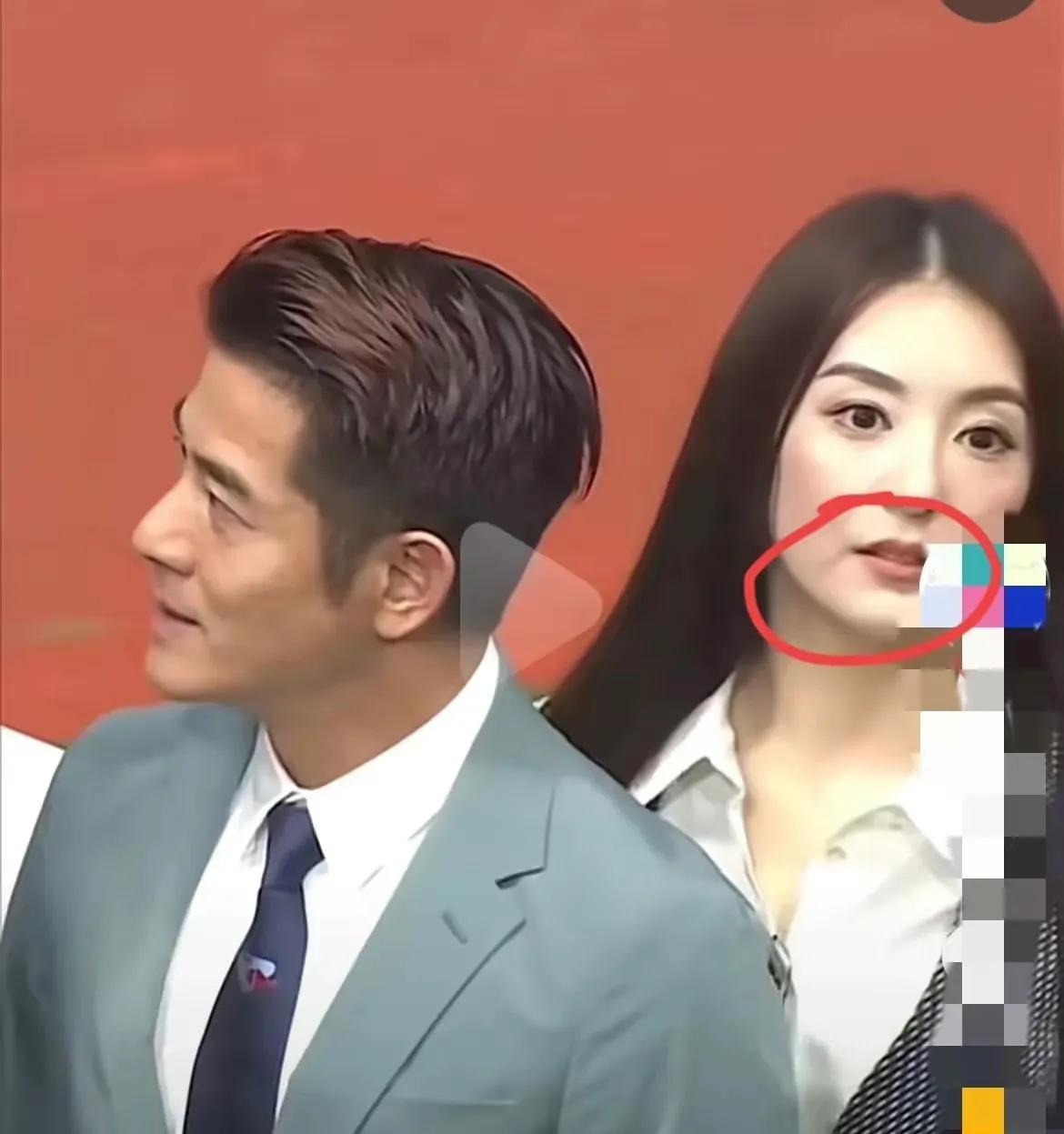 方媛随郭富城出席活动，生图状态显得紧张局促，看着没有那么自信！
郭富城的小娇妻，