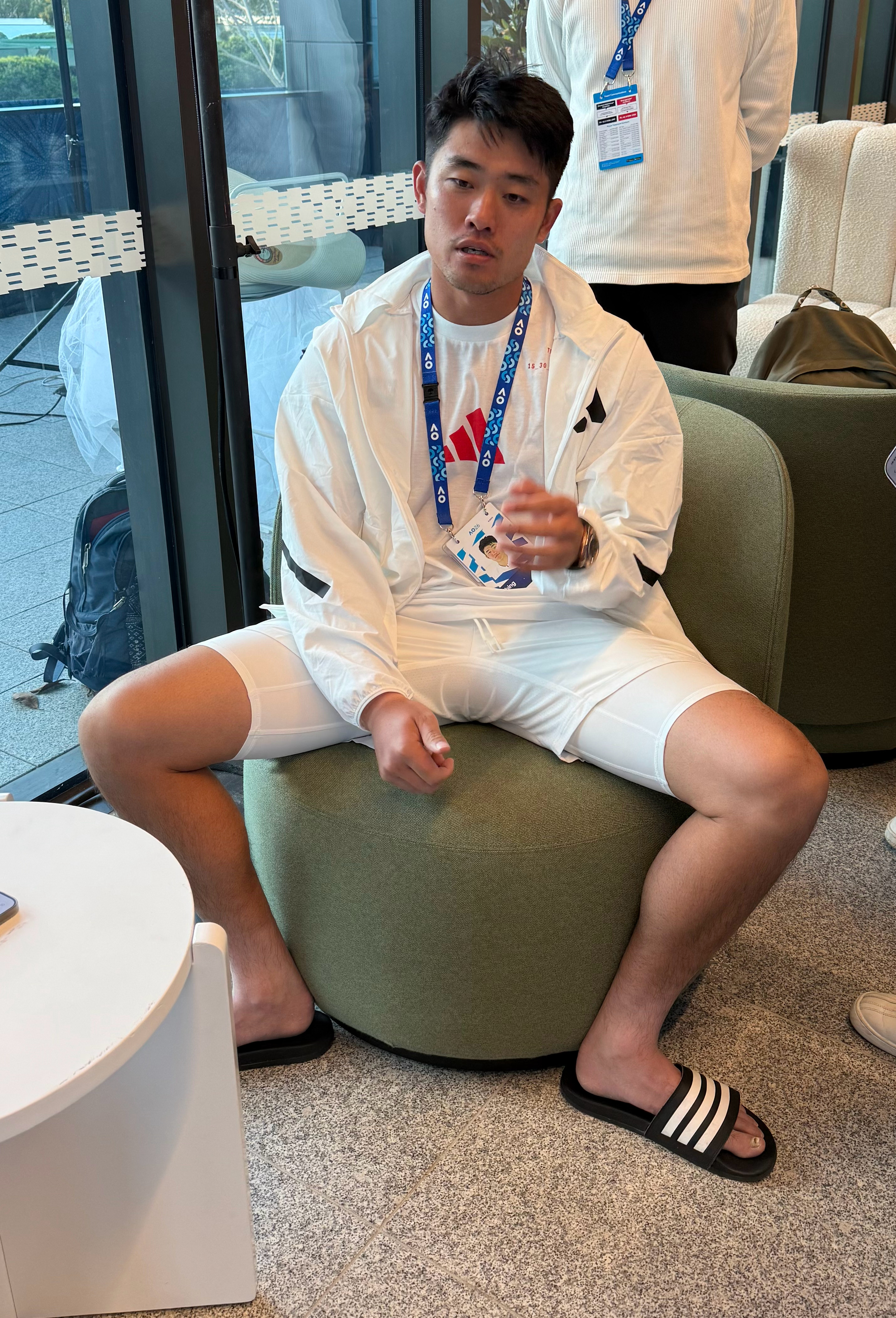 刚刚问吴易昺接下来有什么参赛计划，昺其实也很期待在第三轮挑战辛纳，说本想大干一场