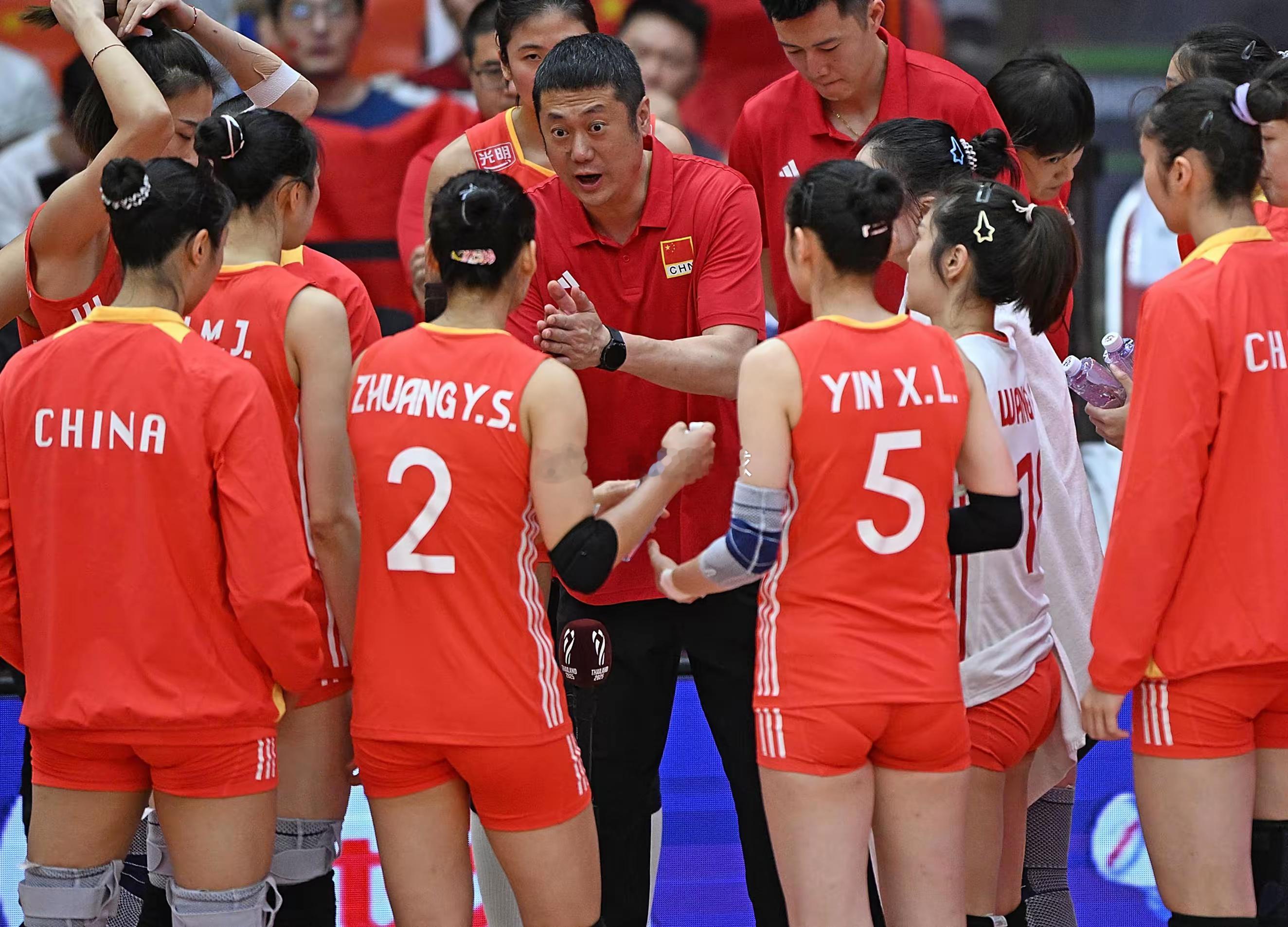 从现在中国女排的综合实力以及其它因素来说，输给法国女排算是爆冷吗[卡皮巴拉] ​