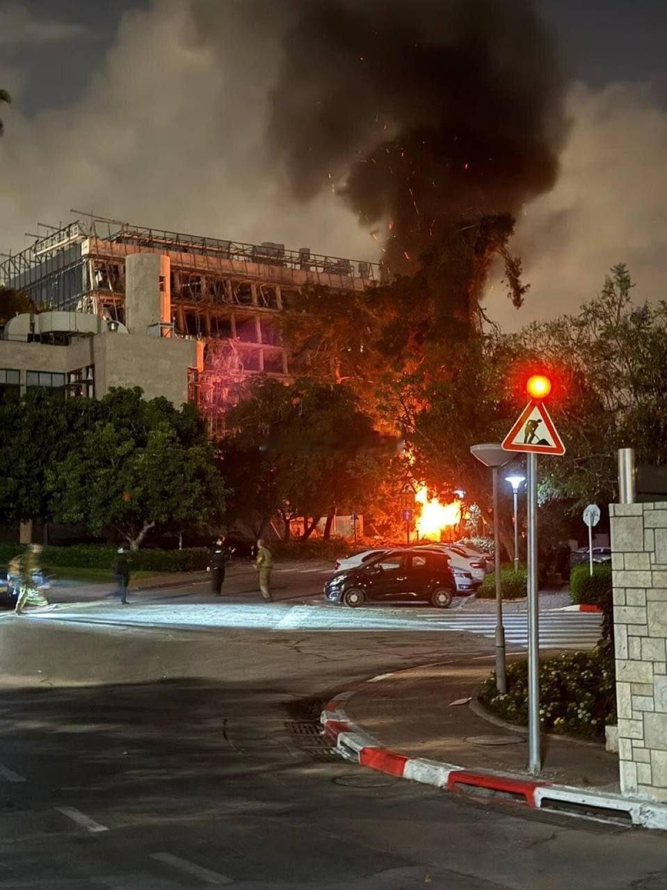 伊朗连续第3晚导弹袭击以色列  6月15日晚伊朗再对以色列发动导弹袭击以色列雷霍