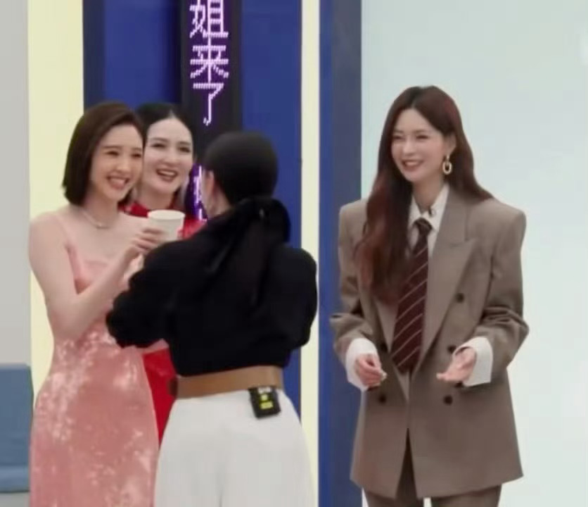 唐艺昕陶昕然 宝娟我的嗓子唐艺昕陶昕然 宝娟我的嗓子 回忆杀瞬间拉满！唐艺昕与陶