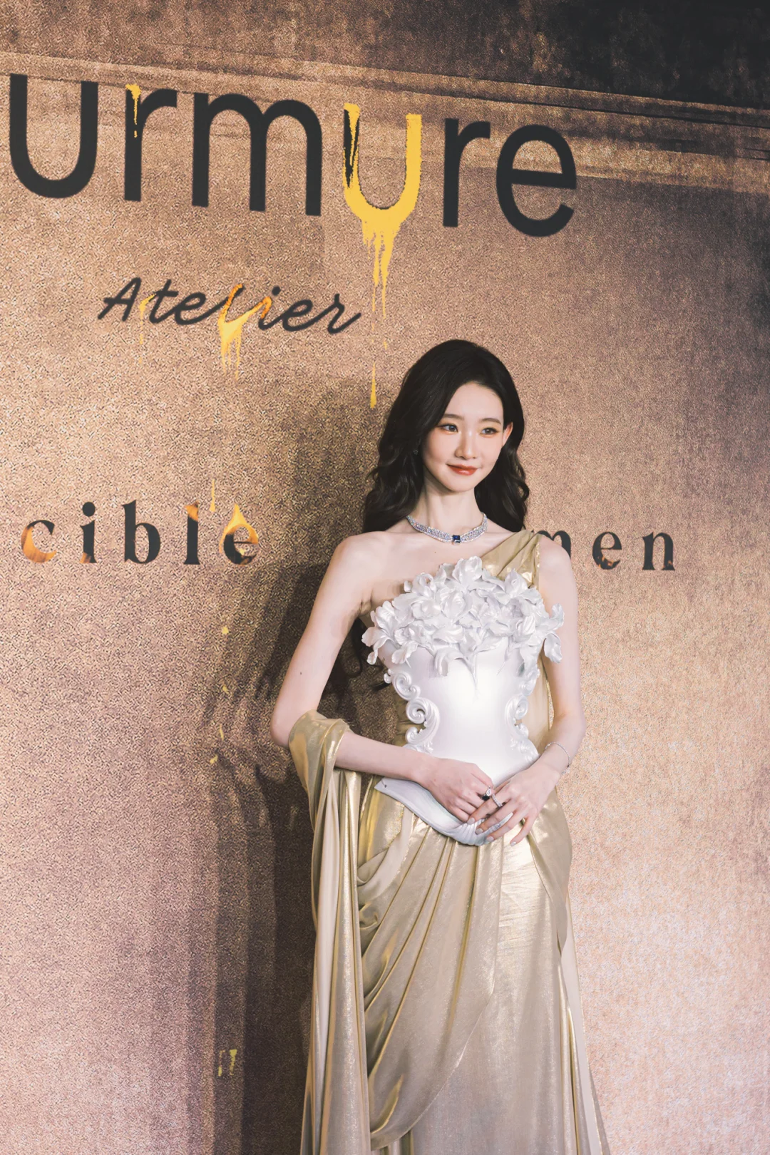 𝑴𝒖𝒓𝒎𝒖𝒓𝒆大秀后台X 张艺凡天神降临