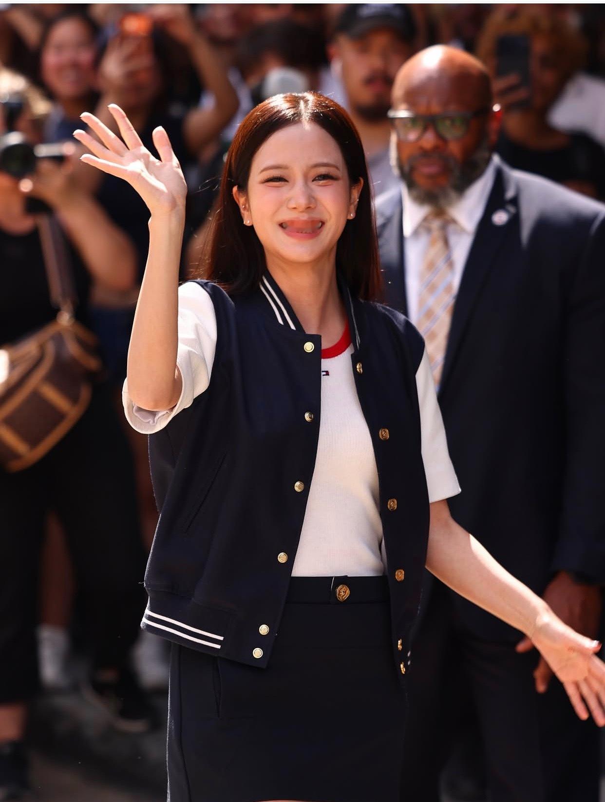 秀场分享：TOMMY HILFIGER2027春季系列时装秀本季延续红、白、藏蓝