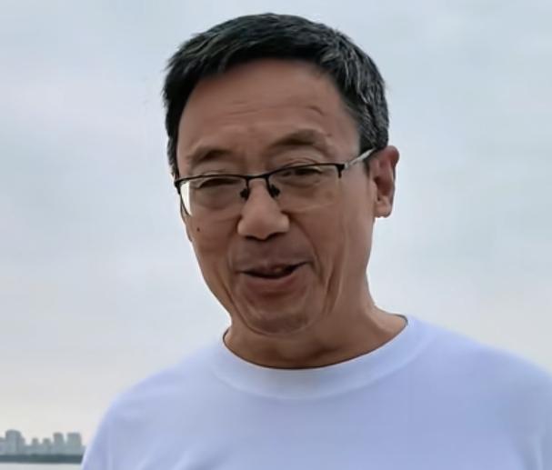 汤家凤10月29日连发三帖，一是要求某教授道歉，二是称已向有关部门提交了书面材料