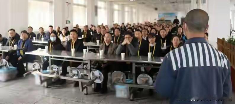 高墙，铁门，电网，缝纫机！

电视里的画面，亲眼目睹，步入其中，心中有点压抑。昨