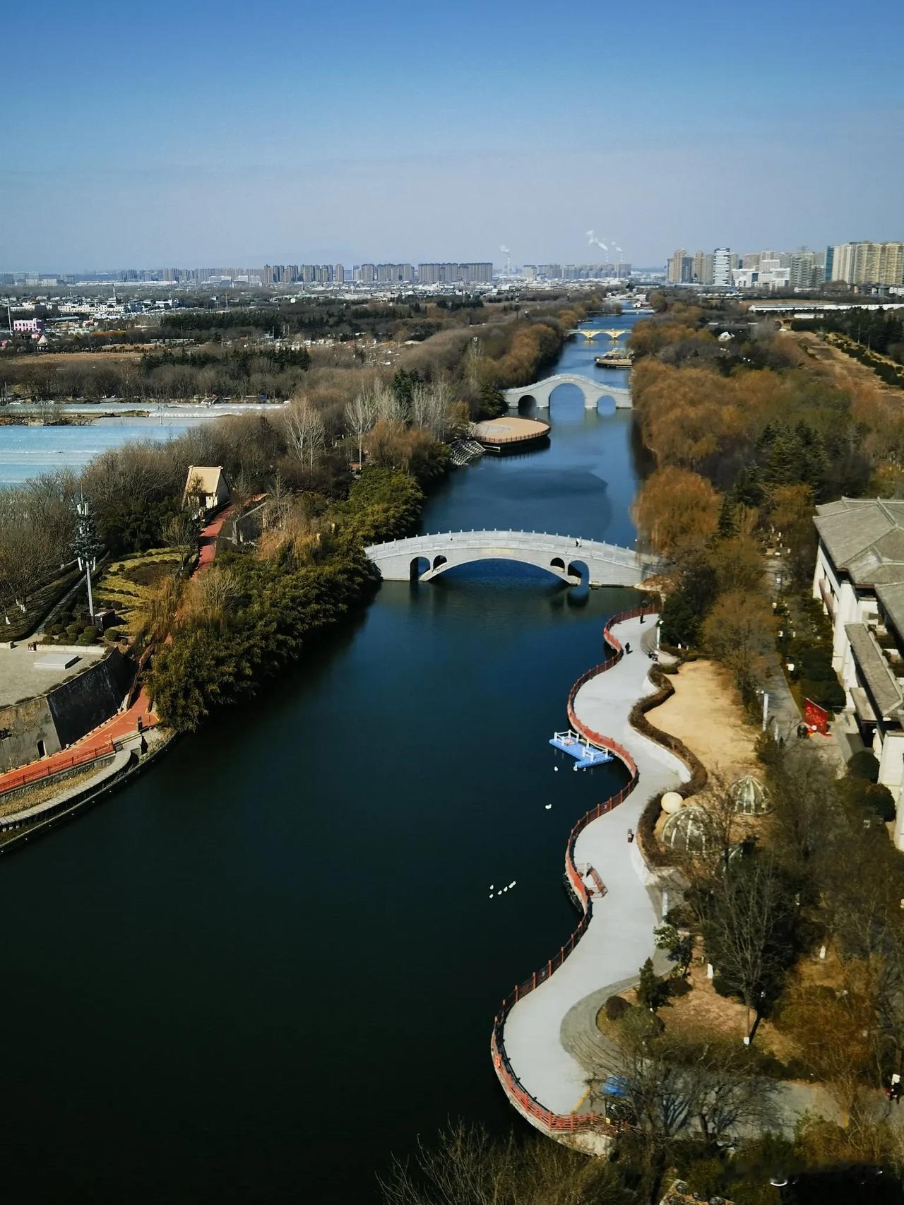 西安是个缺水的城市，但是西安从来不缺水韵水景西安 有人能看出来这是西安什么地方吗