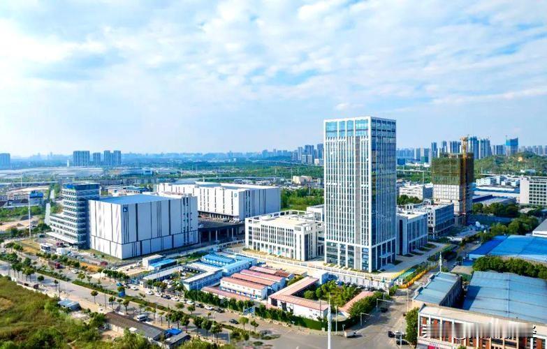 取消物业不可能，取消物业公司，完全有可能。为什么取消物业那么难呢

说实话，外国