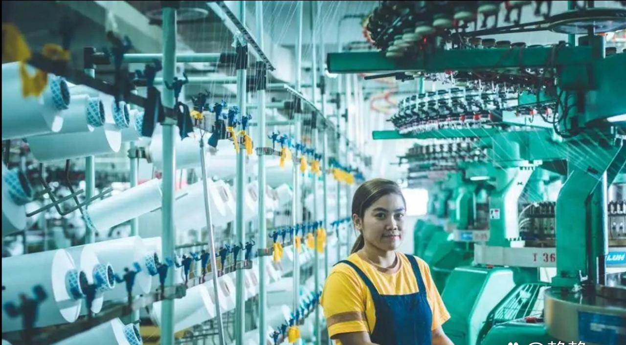 台湾天塌了，美国全都要

美国商务部长卢特尼克在当地时间3日接受采访时明确表示：