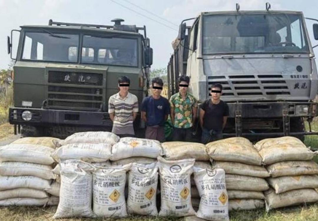 缅甸缉毒中央组消息，克钦邦莫宁镇辖区查获了4名男性使用2辆车运输而来的管制化学品