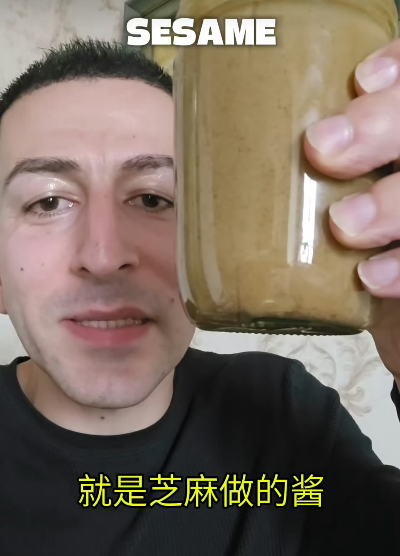 碳水哥震撼中国人看到这个我脑瓜子嗡嗡的，直接要宕机了哥～芝麻酱不是这样吃的～我勒