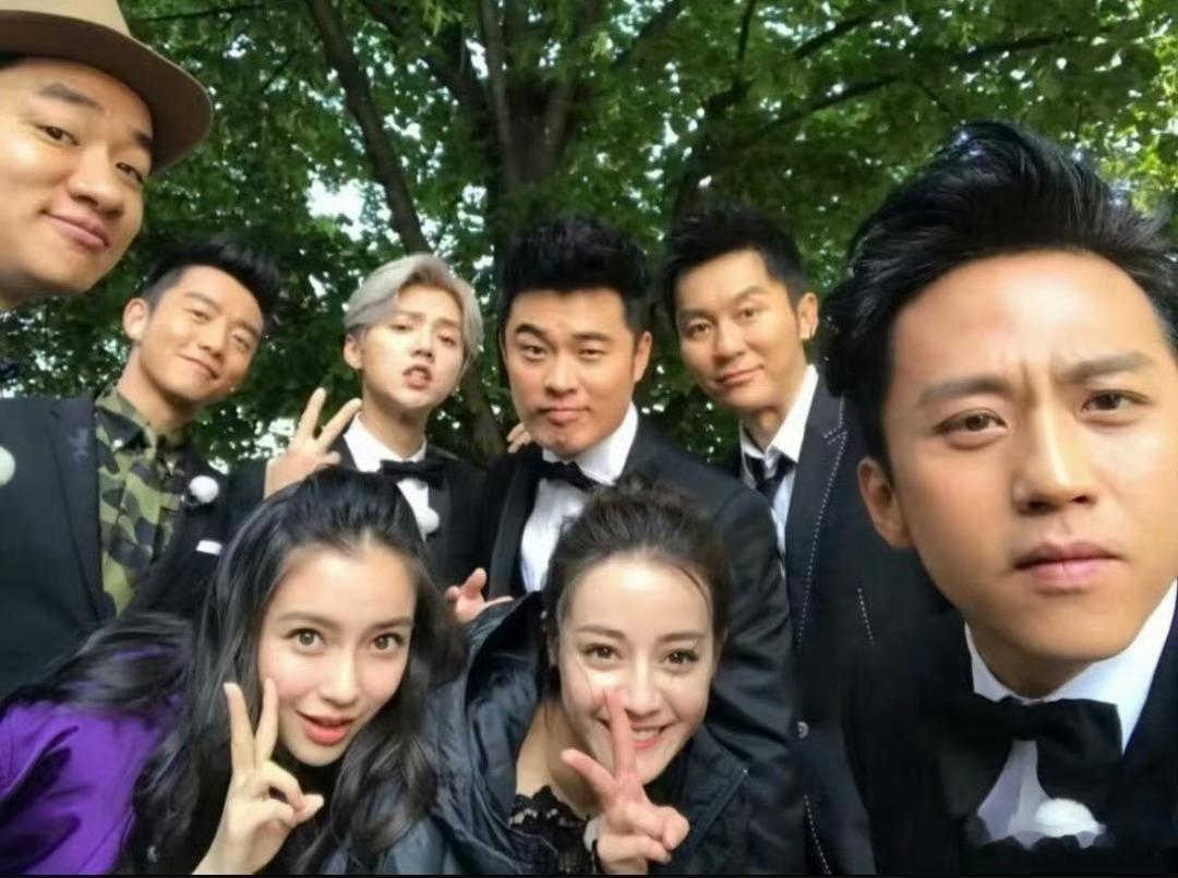初代跑男是不是在商量重组这么平凡互动说不定真的要重组啊，好希望重组 