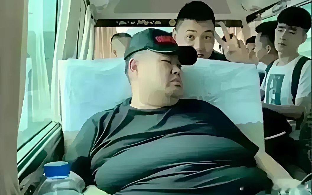 一直以为岳云鹏的相声里都是虚构的，说什么孙越坐车坐飞机要买两张票，现在照片爆出来